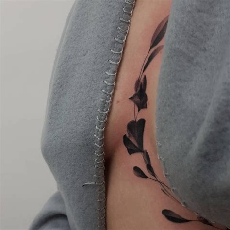 inbetween breast tattoos|46 Unique Tattoo Ideas Between the Breasts:。